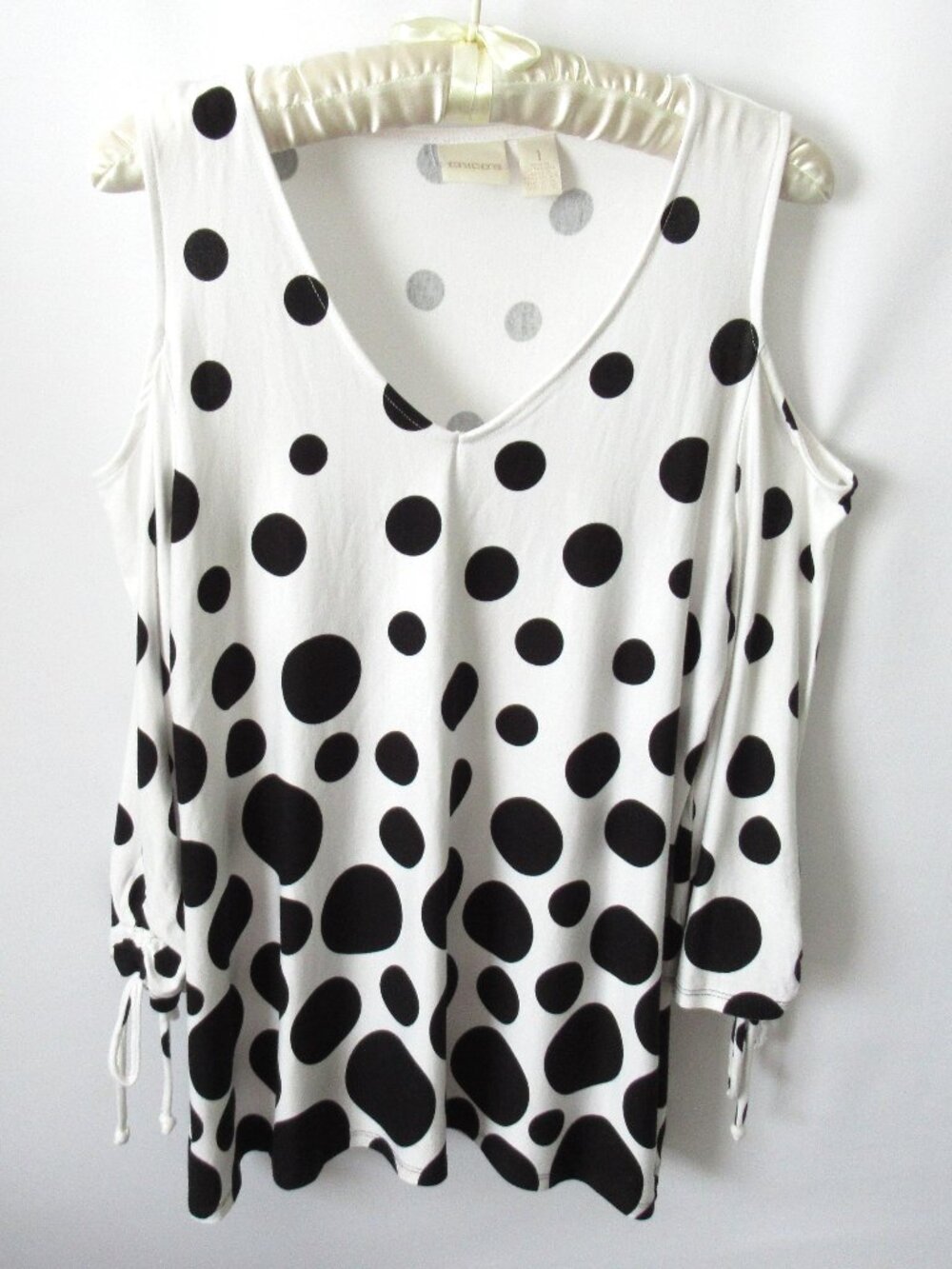 Chico's white black polka dot v-neck cold shoulder 3/4 slv tee top *Sz 1(M)*